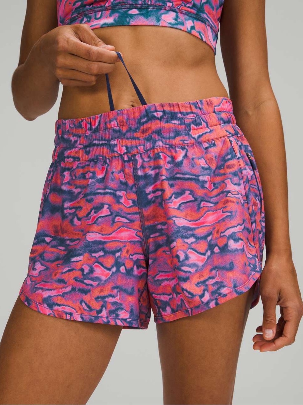 Lululemon athletica Tracker Shorts in Chroma Crash Multi SZ 8